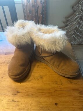 UGG Chestnut Suede Short Boots with Cream Fur Cuff
